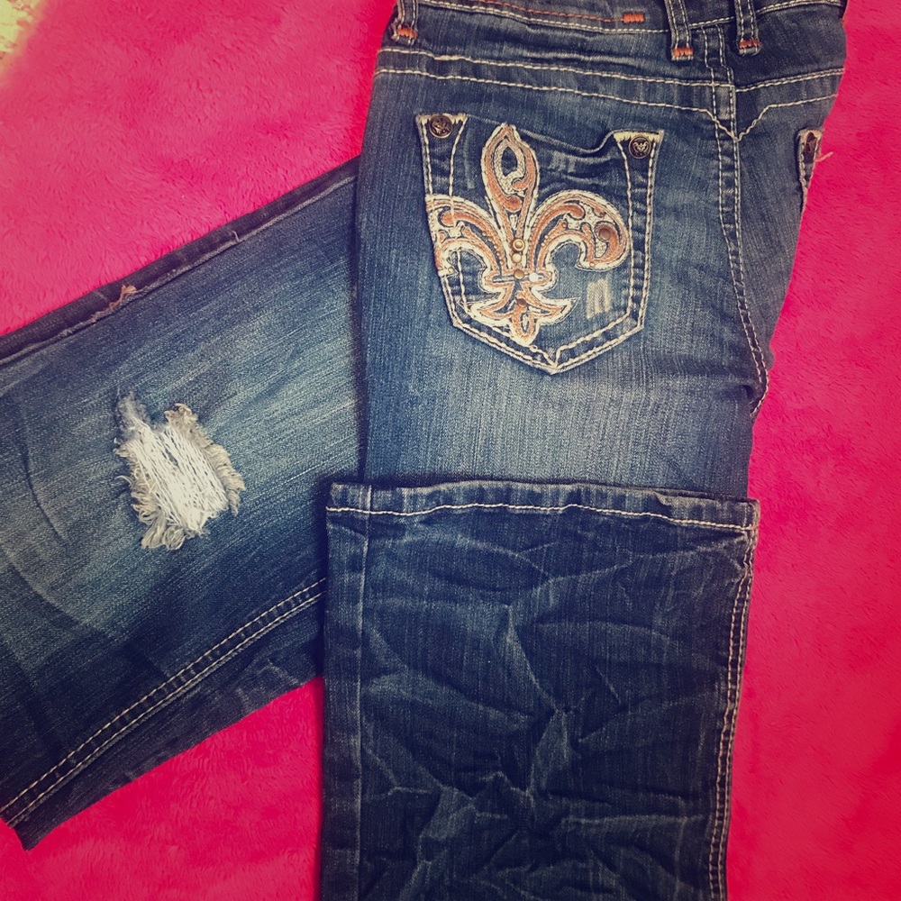 Zanadi size 9 distressed jeans